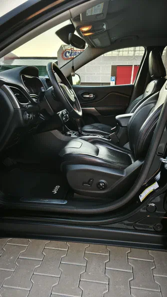 Jeep Cherokee 2019 - 17