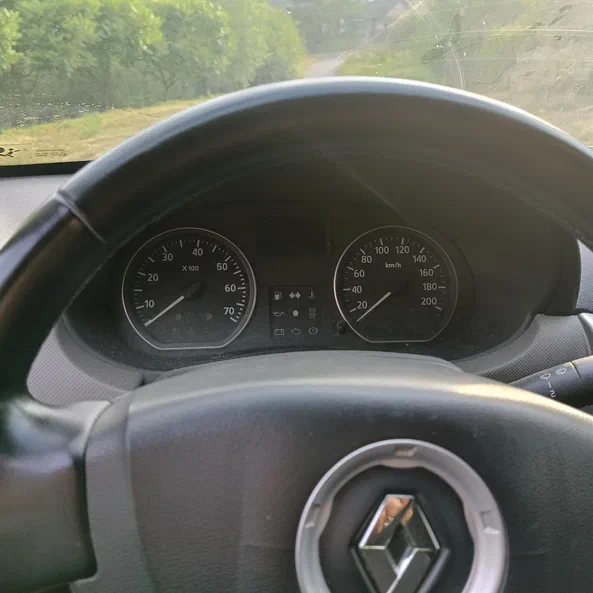 Renault Sandero 2010 - 17