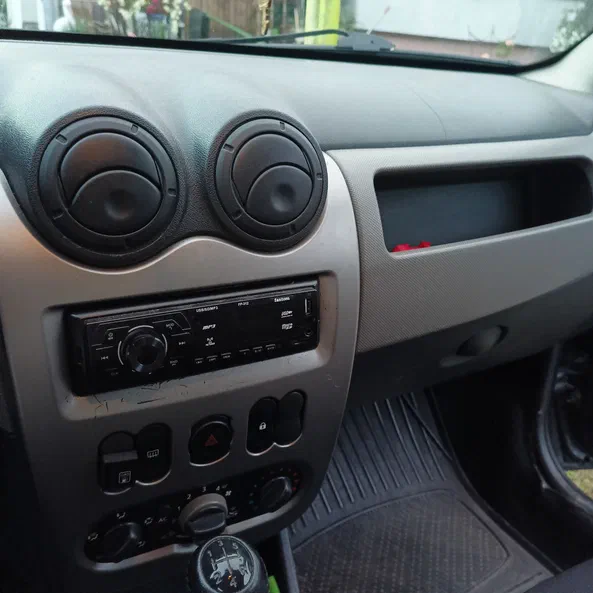Renault Sandero 2010 - 13
