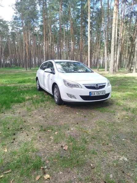 Opel Astra 2011 - 1