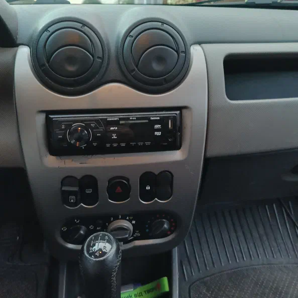 Renault Sandero 2010 - 12