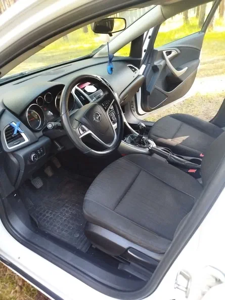 Opel Astra 2011 - 4