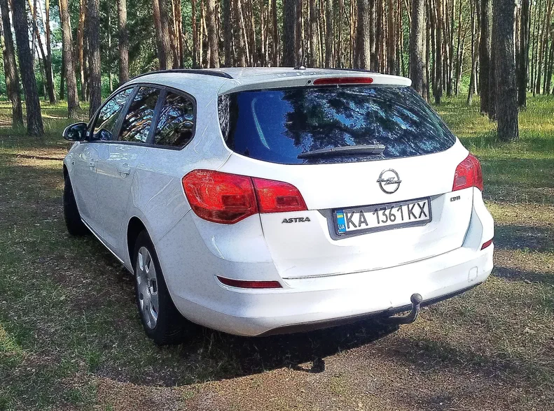 Opel Astra 2011 - 2