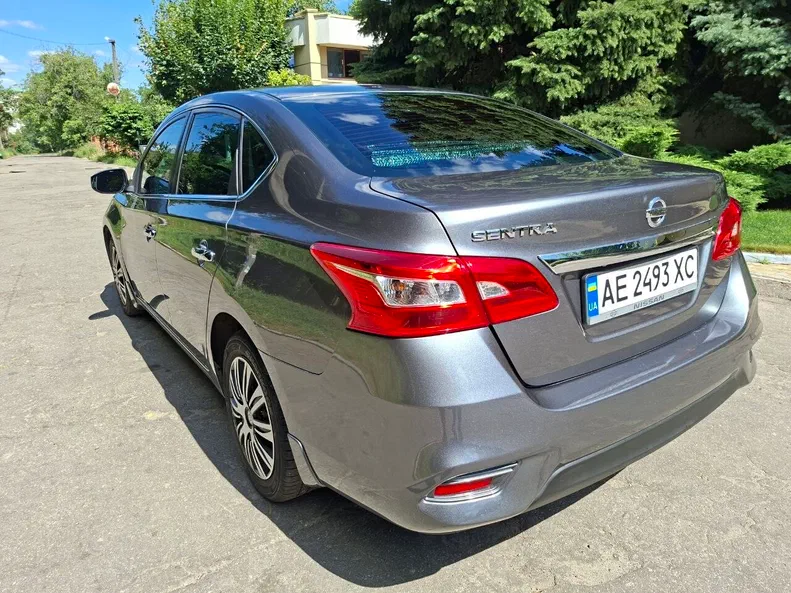 Nissan Sentra 2018 - 5