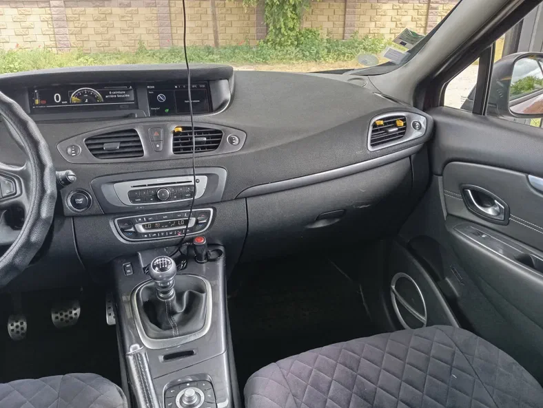Renault Scenic 2014 - 17