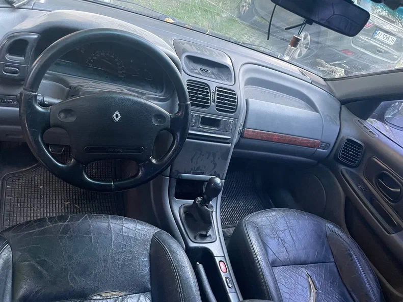 Renault Laguna 1996 - 4