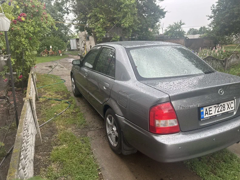 Mazda Protege 2002 - 4