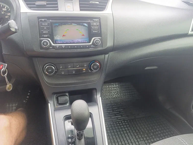Nissan Sentra 2018 - 13