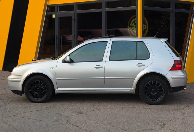 Volkswagen Golf 2002 - 5