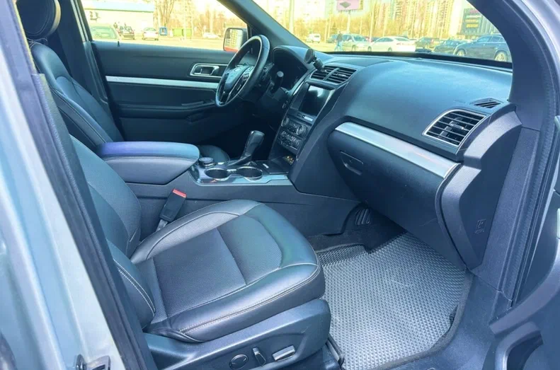 Ford Explorer 2017 - 12