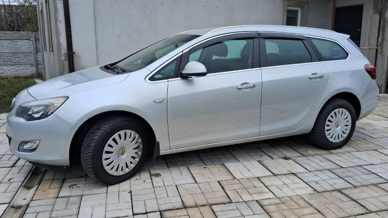 Opel Astra 2011