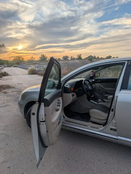 Toyota Avensis 2003 - 13