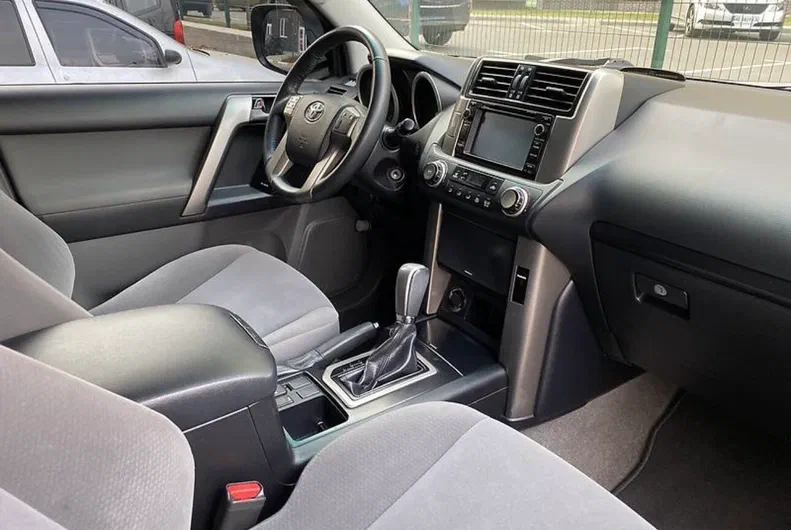 Toyota Land Cruiser Prado 2013 - 9