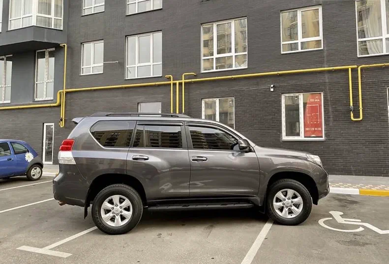 Toyota Land Cruiser Prado 2013 - 8