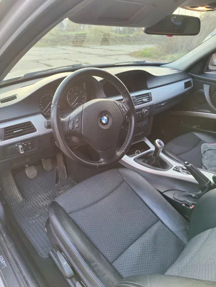 BMW 3 серія 2010 - 8