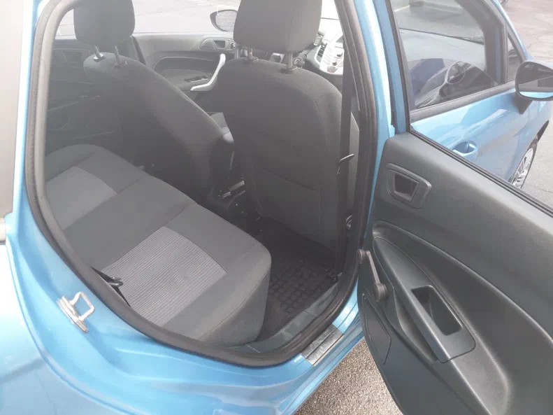 Ford Fiesta 2012 - 9
