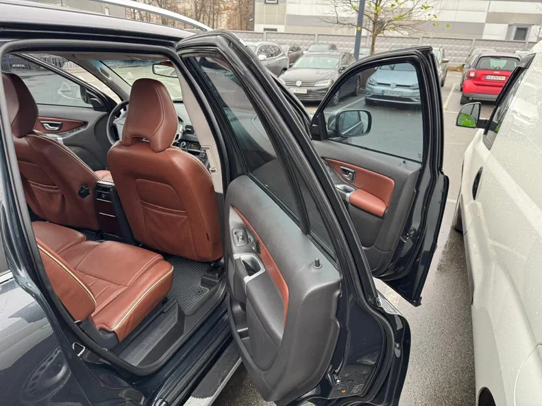 Volvo XC90 2013 - 18