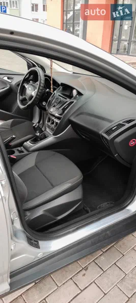 Ford Focus 2011 - 10