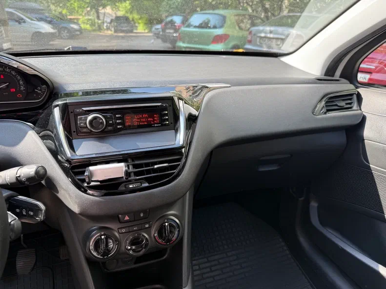 Peugeot 208 2016 - 21