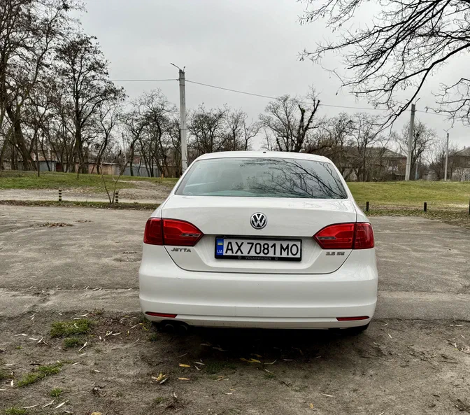 Volkswagen Jetta 2011 - 12