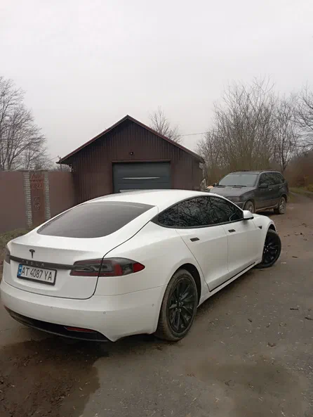 Tesla Model S 2016