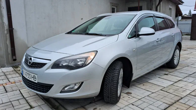 Opel Astra 2011
