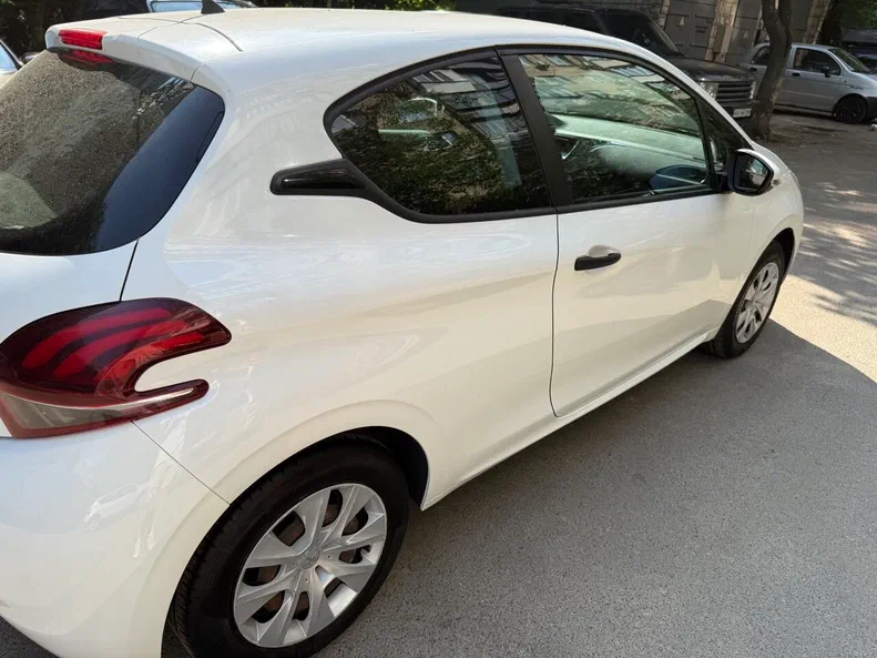 Peugeot 208 2016 - 11