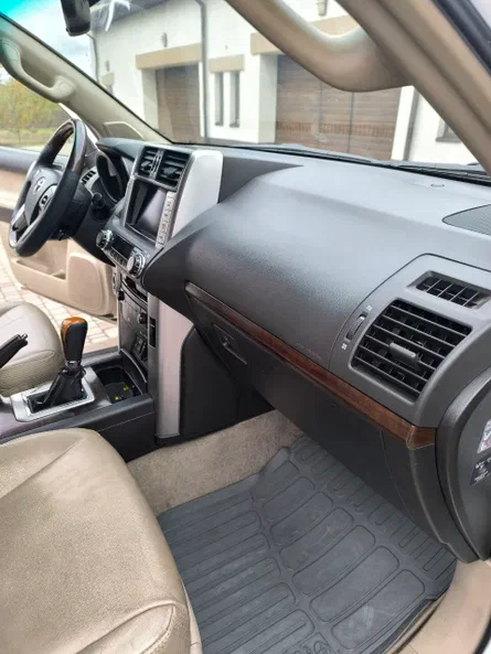 Toyota Land Cruiser Prado 2010 - 5