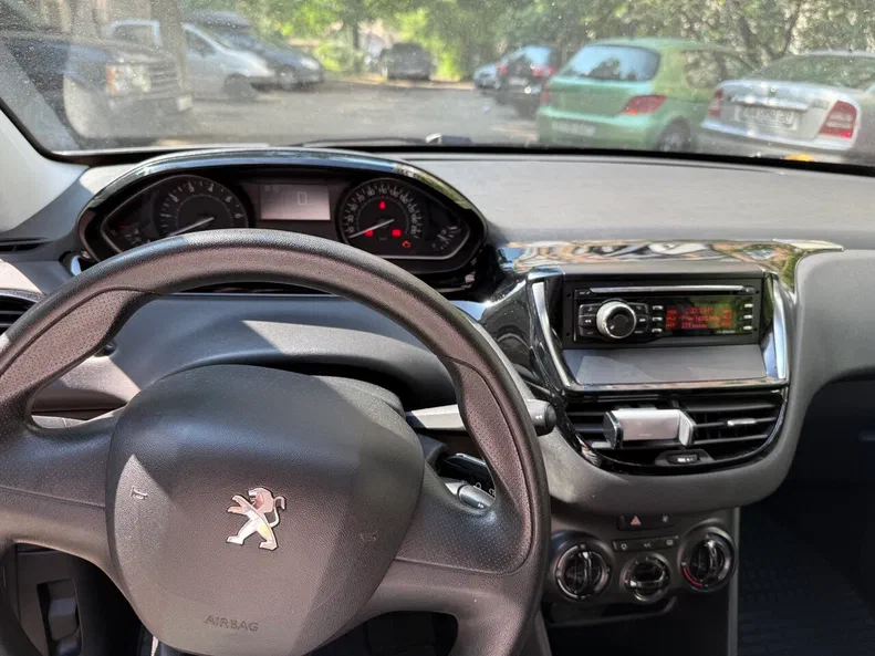 Peugeot 208 2016 - 10