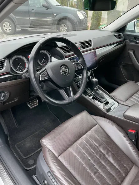 Skoda Superb 2018 - 16