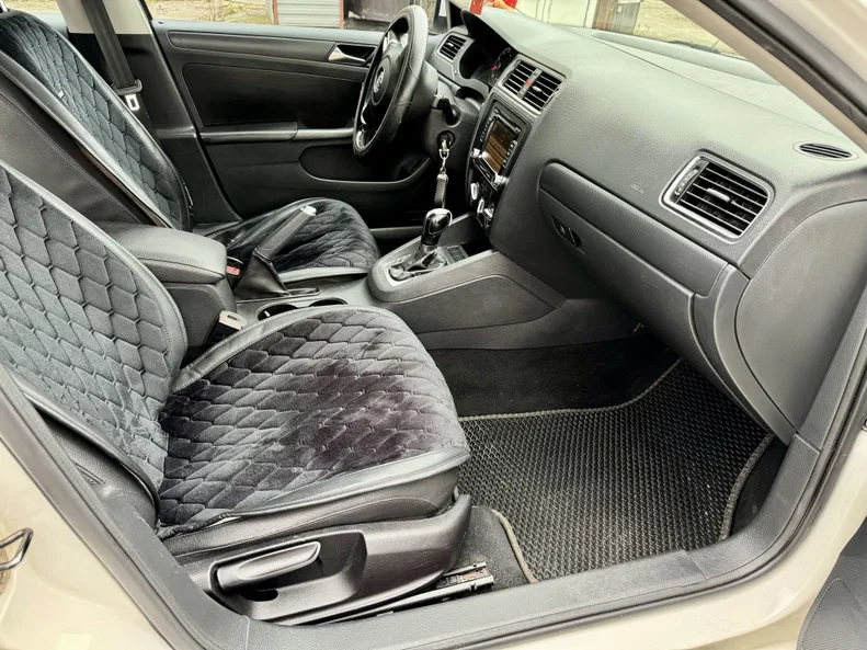 Volkswagen Jetta 2011 - 7