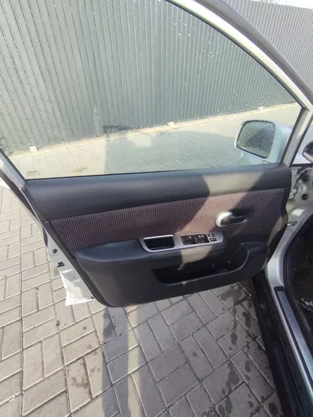 Nissan Tiida 2010 - 7