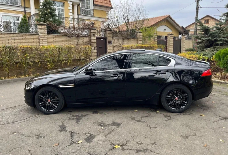 Jaguar XE 2019 - 5