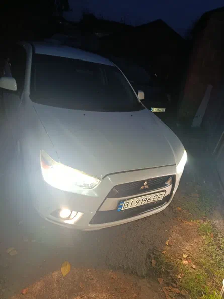 Mitsubishi Outlander Sport 2011