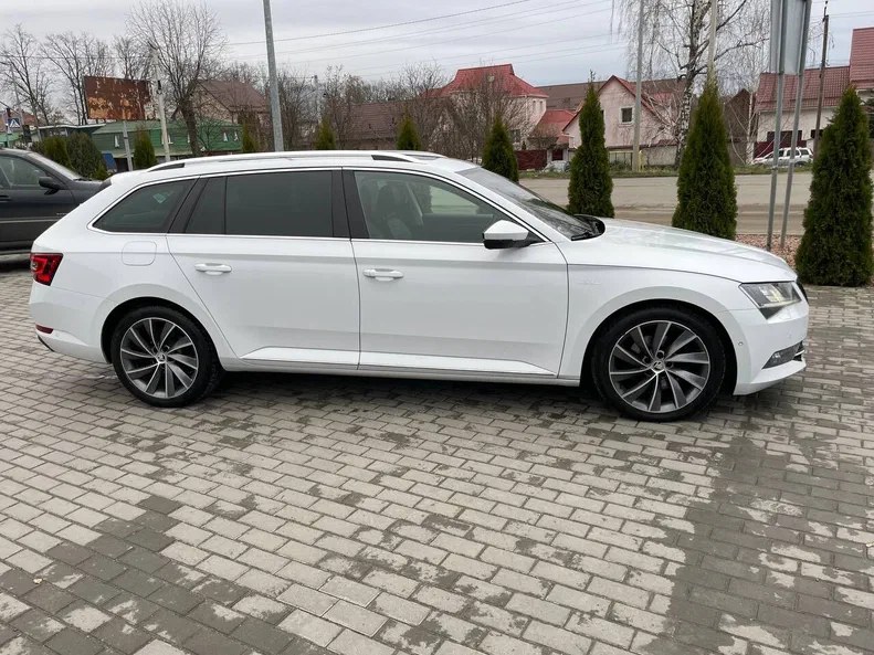 Skoda Superb 2018 - 10