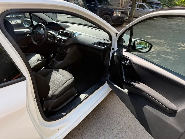 Peugeot 208 2016 - 13