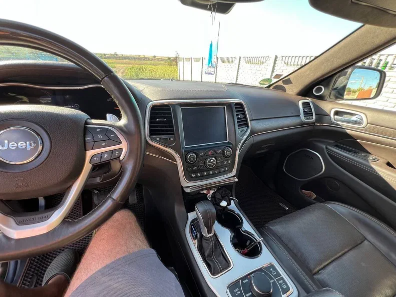 Jeep Grand Cherokee 2017 - 12