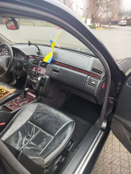 Mercedes-Benz E-Клас 2002 - 8