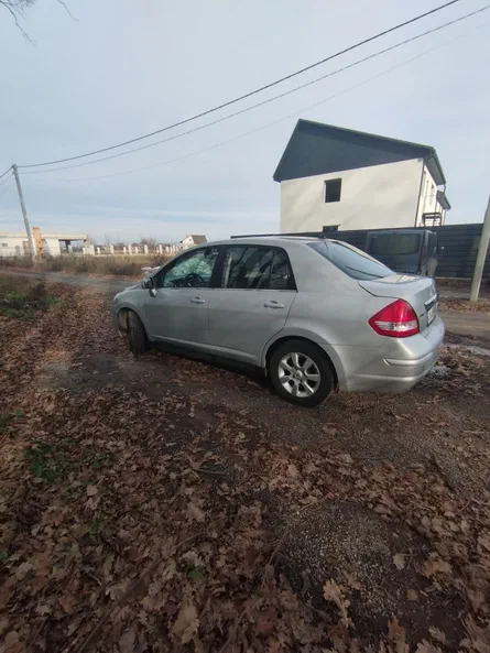 Nissan Tiida 2010