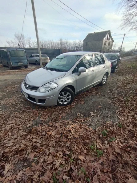Nissan Tiida 2010