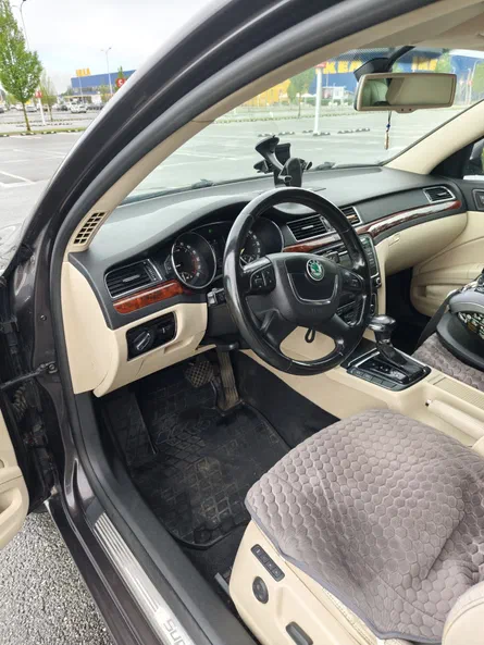 Skoda Superb 2010 - 24