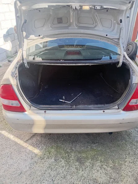 Mazda 323 2003 - 7