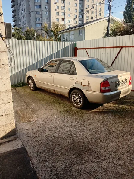 Mazda 323 2003 - 3