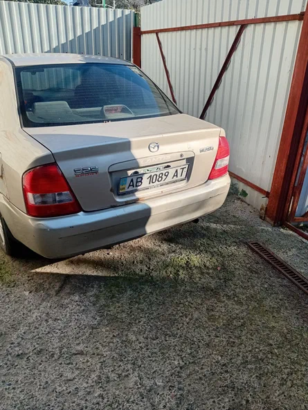 Mazda 323 2003 - 8