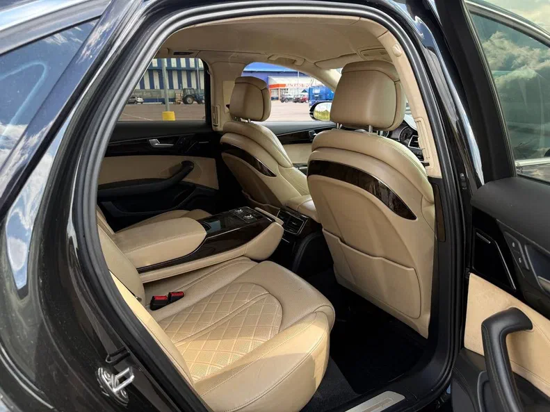 Audi A8 2012 - 9