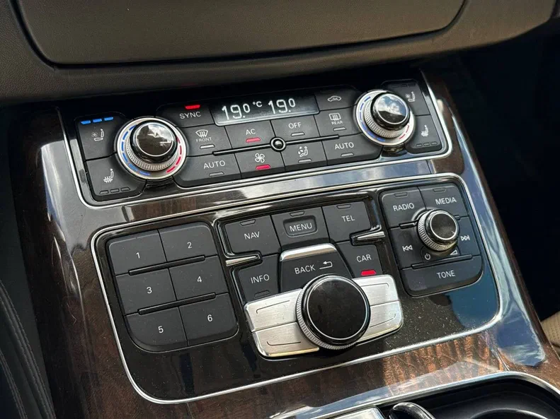 Audi A8 2012 - 14