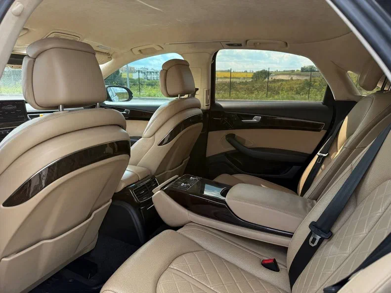 Audi A8 2012 - 8