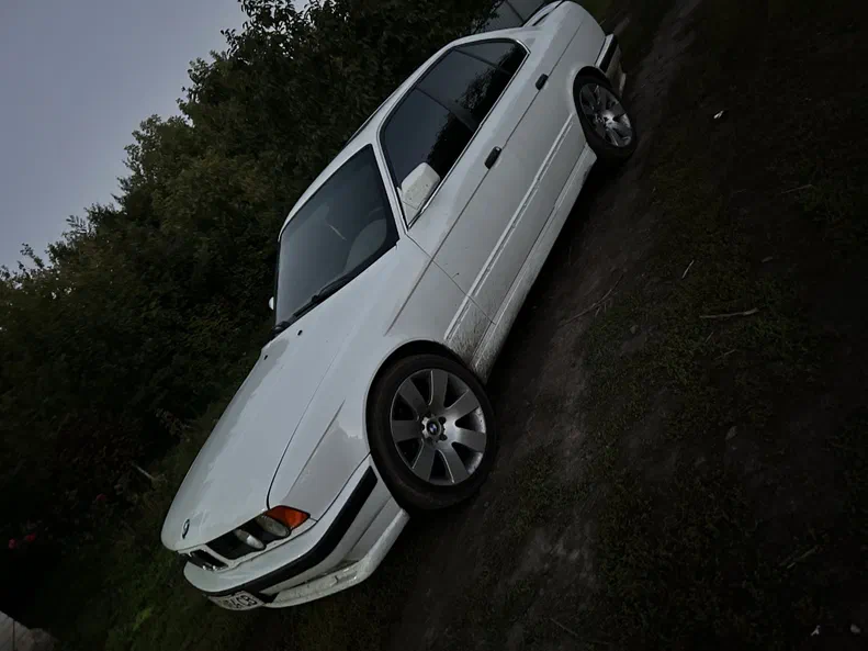 BMW 5 серія 1987 - 1