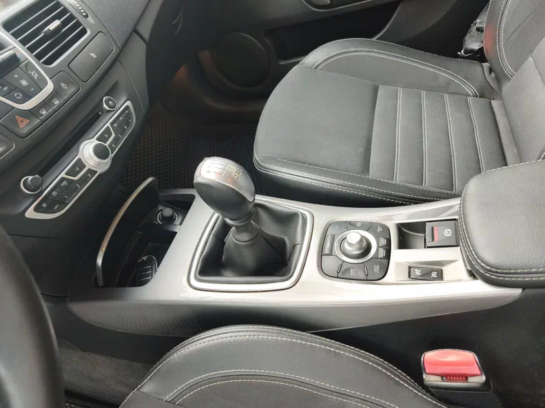 Renault Laguna 2011 - 2