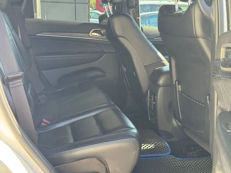 Jeep Grand Cherokee 2020 - 18